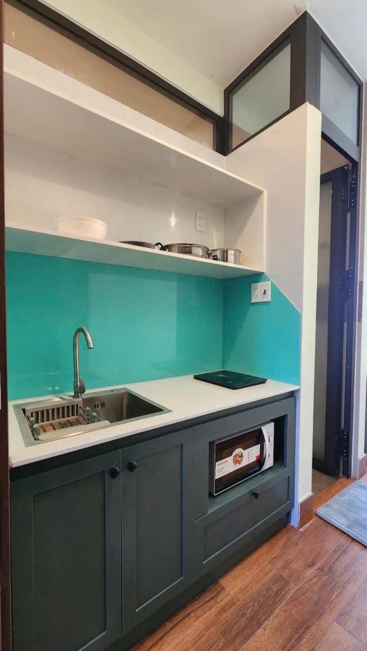 In Thao Dien - Kitchen & Large Balcony Appartement *