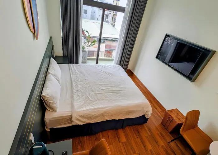 Home In Thao Dien - Kitchen & Large Balcony