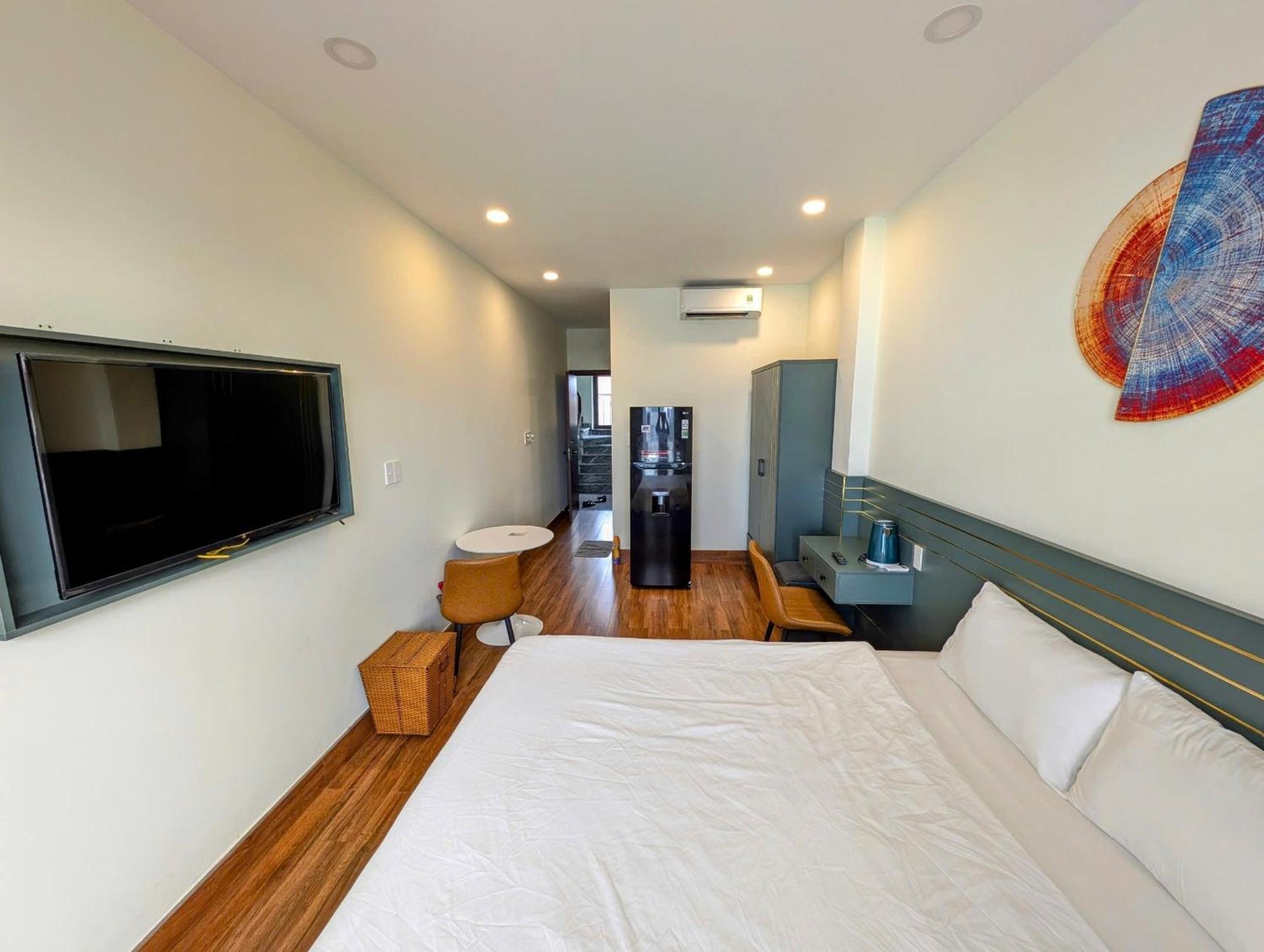 In Thao Dien - Kitchen & Large Balcony Apartment *